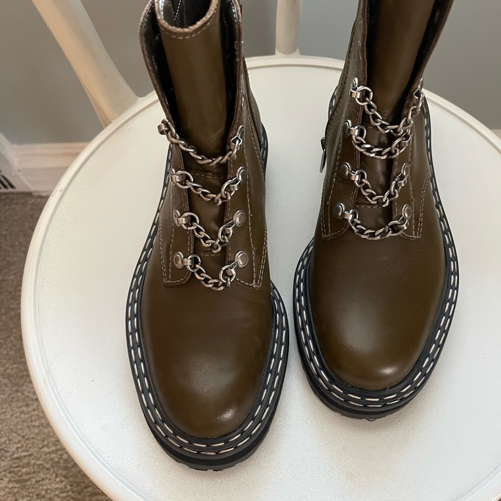 VINCE CAMUTO Popinta Chain olive leather lug sole combat boots size 7 NWOT